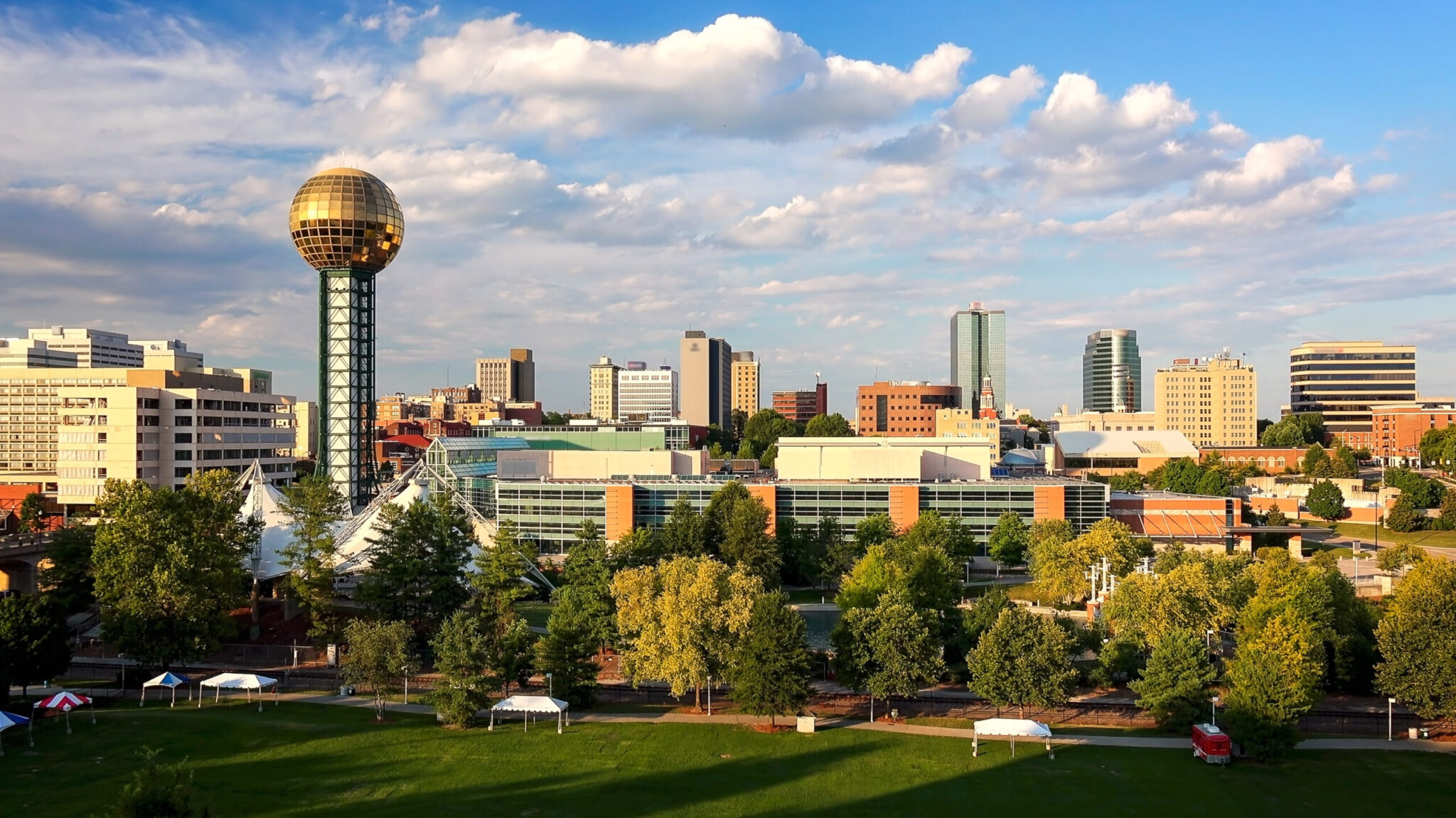 Knoxville,,Tennessee,City,Skyline,(logos,Blurred,For,Commercial,Use)